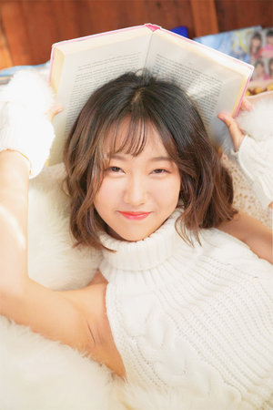 六年级女生给小男孩喝母乳 功能演示