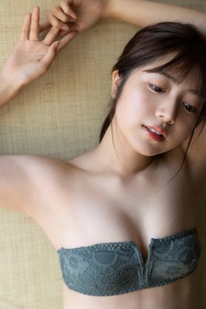 我趁白丝老师睡着摸她胸 界面截图